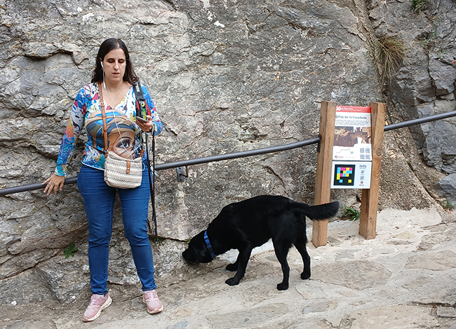 Laia Plana amb el seu gos pigall. Autoria: XPN