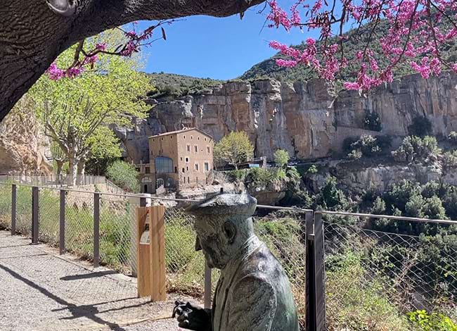L'escultura de Josep Pla, a la plaça del Repòs. Autor: XPN