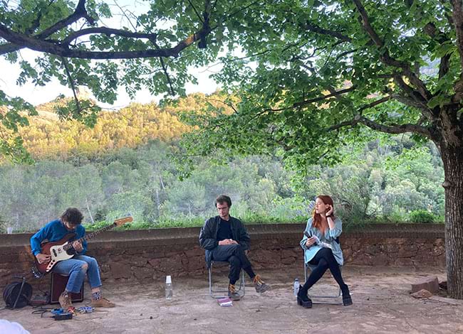 Moment del recital de Poesia als parcs. Autor: Tramoia Cultura