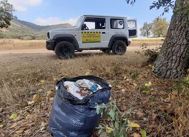 L'abandonament de deixalles, una de les causes de risc d'incendi forestal. Foto: Ferran Gil / Diputació de Barcelona