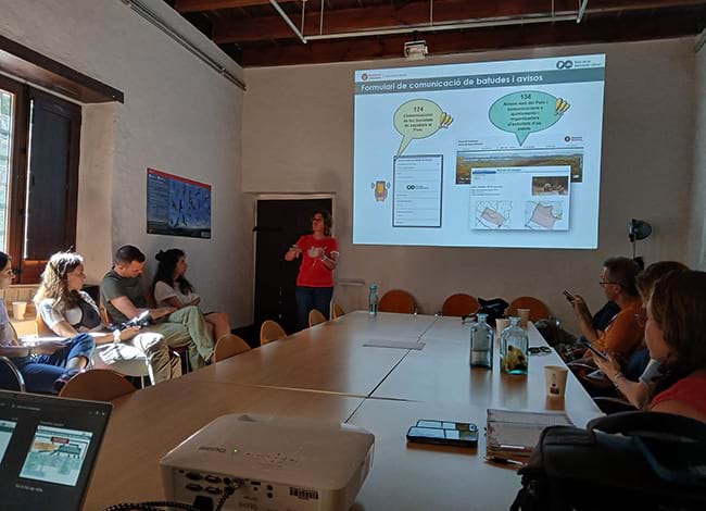 Explicació sobre l'activitat cinegètica del Parc de la Serralada Litoral. Autor: XPN