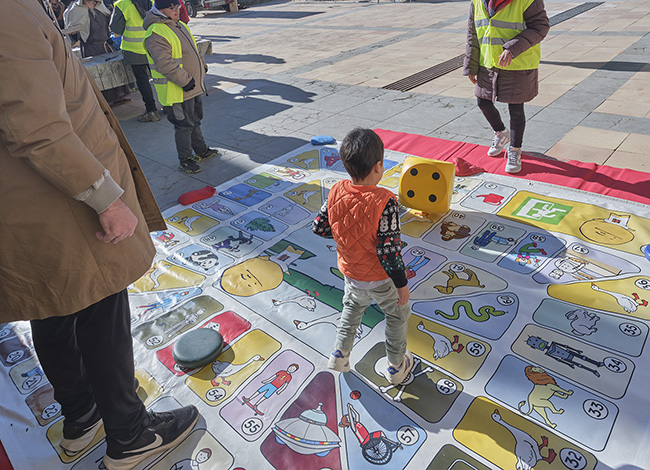 Infant participant dels immensos i divertits Jocs del Santi, de la Fundació Maresme. Autoria: Oriol Clavera