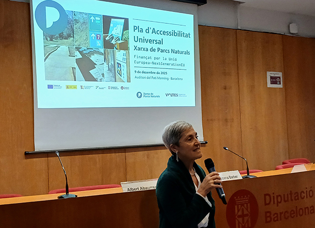 Juana Barber, cap del Servei de Gestió de Parcs Naturals, donant la benvinguda institucional als assistents. Autoria: XPN