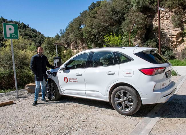 El diputat Xesco Gomar amb un dels nous vehicles. Autor: XPN
