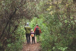 Família passejant. Autor: Oriol Clavera