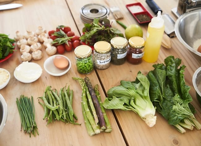 Espai de treball a la cuina. Autor: Gareth Hubbard (Unsplash).