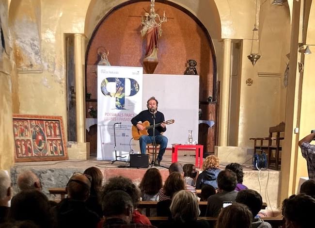 Roger Mas a l'interior de l'església de Farrera. Autor: Tramoia Produccions Culturals