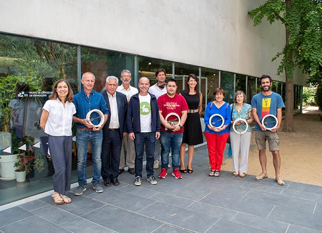 Els premiats juntament amb el diputat Josep Tarín, la cuinera Ada Parellada i Xavier Roget. Autor: XPN