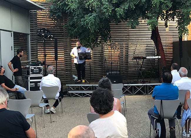 Pau Vadell recitant al Parc Nacional de l'Illa de l'Asinara. Autor: Tramoia Produccions Culturals