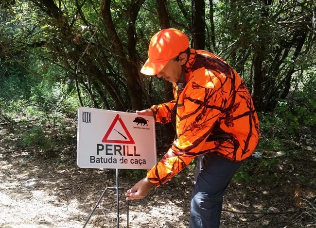 Senyalització per una batuda de senglars. Autor: Federació Catalana de Caça