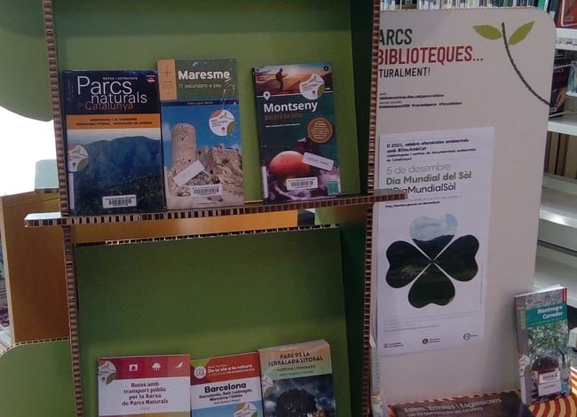 Detall d'un aparador sobre el Dia Mundial del Sòl. Autor: Biblioteca Pompeu Fabra de Mataró