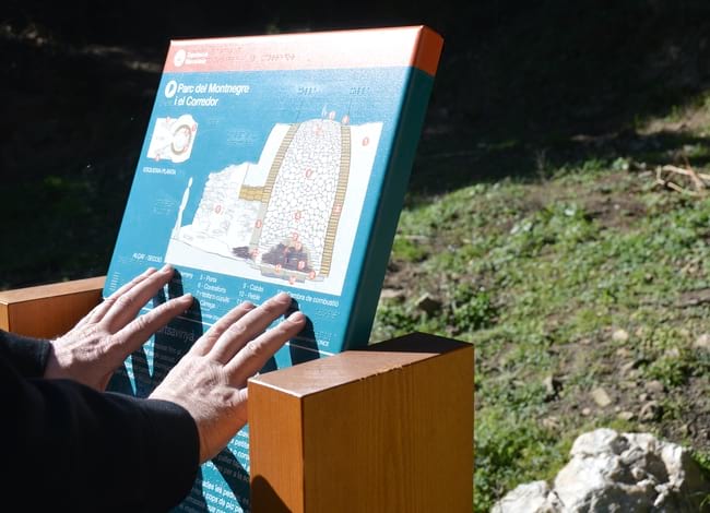 Plafó accessible amb versió Braille al Parc del Montnegre i el Corredor. Autor: XPN
