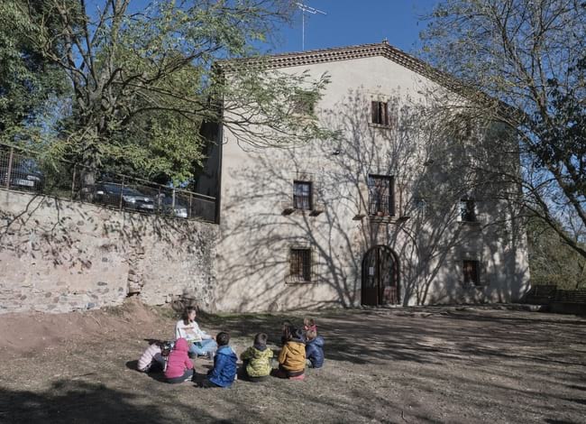 Activitat d'educació ambiental a l'Espai Natural de les Guilleries-Savassona. Autor: Oriol Clavera