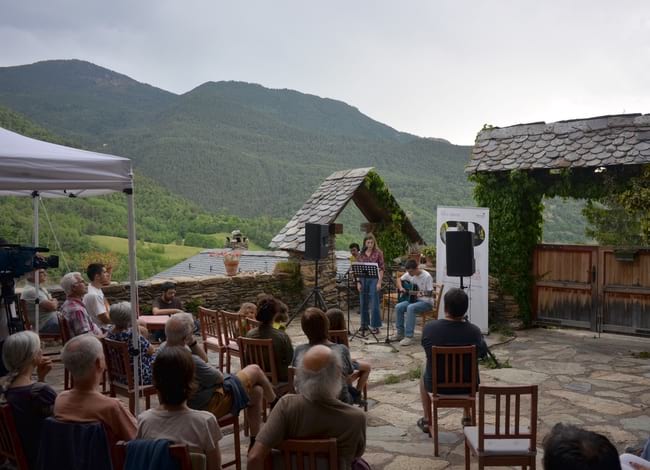 Magalí Garrell en el recital al Centre d'Art i Natura de Farrera. Autor: Tramoia Cultura