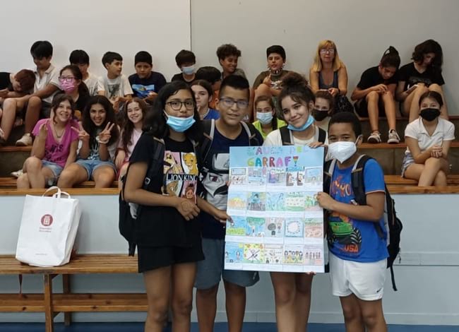 Quatre dels cinc nens i nenes guanyadors del 2n Concurs d'auques del Coneguem els nostres parcs. Autor: XPN