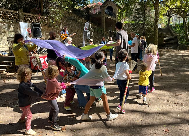 Activitat familiar a la Matinal de l'EN Guilleries-Savassona. Autor: Viu el parc