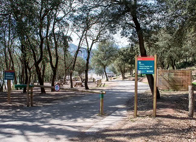 Accés a l'àrea d'esplai del pantà de Sau. Autoria: XPN