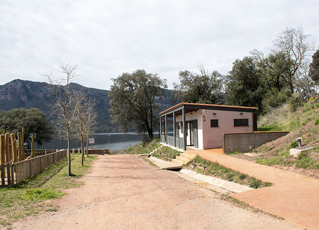 El centre es troba a tocar del pantà. © XPN
