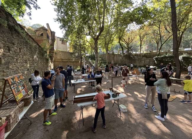 La narradora Patricia McGill en un moment de l'espectacle de contes 'Niu al Riu'. Autor: Fusic