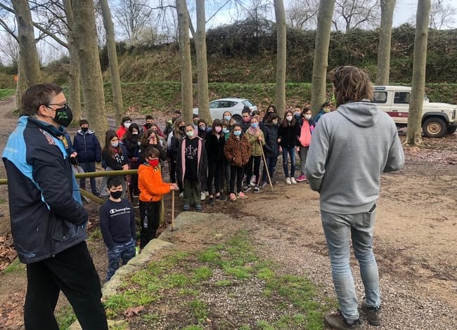 Infants i personal de l'Espai Natural durant<br />l'11a Festa de l'arbre. Autor: XPN