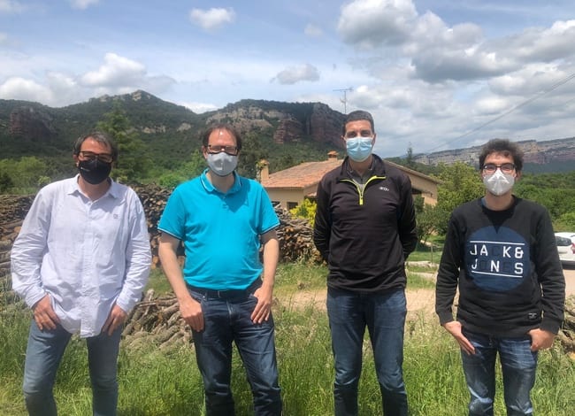 Representants de la Càtedra de l'Aigua, Natura i Benestar i el director de l'Espai Natural. Autor: XPN