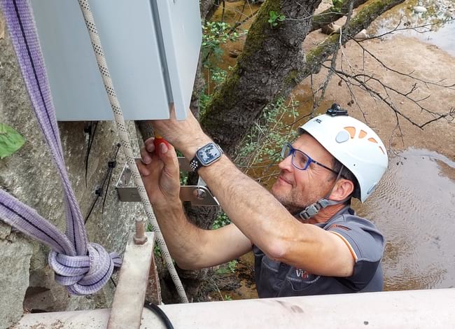 Instal·lació del sistema de control i mesura de l'aigua. Autor: Meteoguilleries