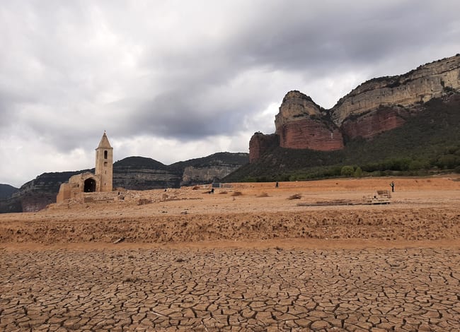La sequera va provocar una davallada molt important del nivell d’aigua a l'embassament de Sau. Autor: XPN