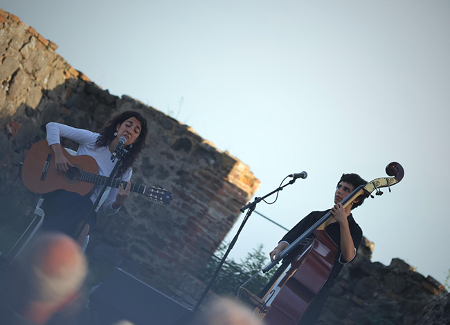 Júlia Boncompte va ser l'artista convidada en el concert de Ferran Palau. Autoria: David Cassany