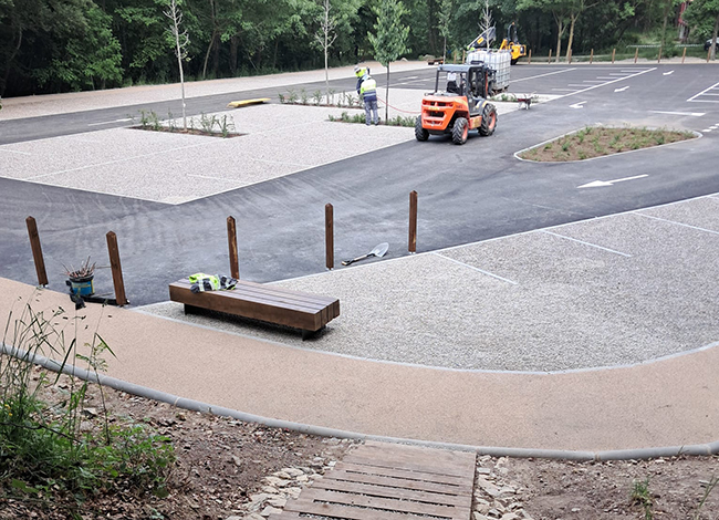 S'ha arranjat també l'entorn de l'aparcament. Autor: XPN