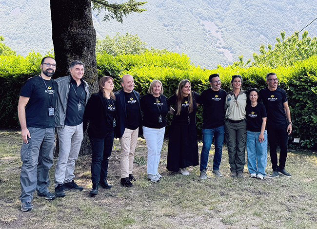 Foto de grup de l'Ecochallenge amb el director del Parc Natural. Autor: XPN