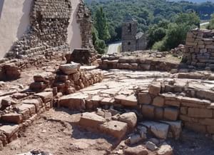 Vista parcial de la planta del castell medieval<br />del Brull. Autora: Estefania Martín