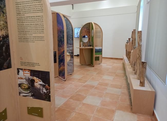 Exposició al Centre Cultural La Casa Nova de Can Plana<br />(Riells i Viabrea). Autor: XPN