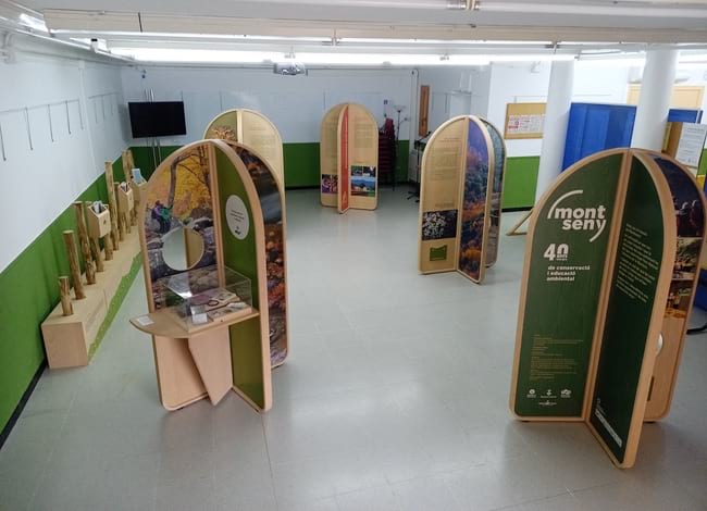 Detall de l'exposició al Casal de Cultura Antoni Tàpies<br />de Campins. Autor: XPN