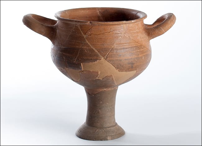Copa de ceràmica ibèrica trobada al Turó del Montgròs, el Brull, al Parc Natural del Montseny. Autor: MAC
