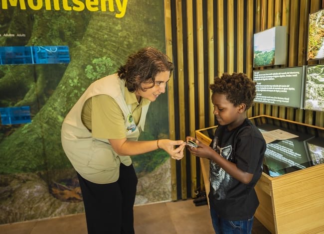 Activitat d'eduació ambiental sobre el tritó del Montseny, al Zoo de Barcelona. Autor: Iñaki Relanzón
