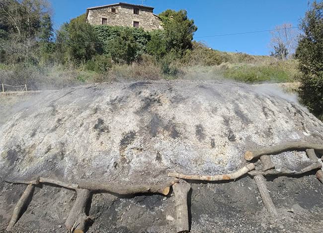 Una imatge anterior de la carbonera. Autor: Associació el Sui.