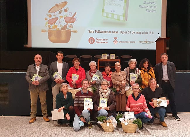 Premiades i autoritats, en acabar l'acte. Autor: XPN