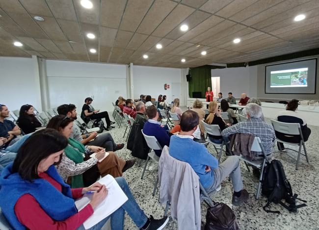 El 27è Fòrum Permanent va aplegar una quarantena d'assistents. Autor: XPN