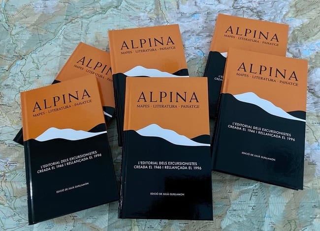 Exemplars del volum que acompanya l'exposició. Autor: Editorial Alpina