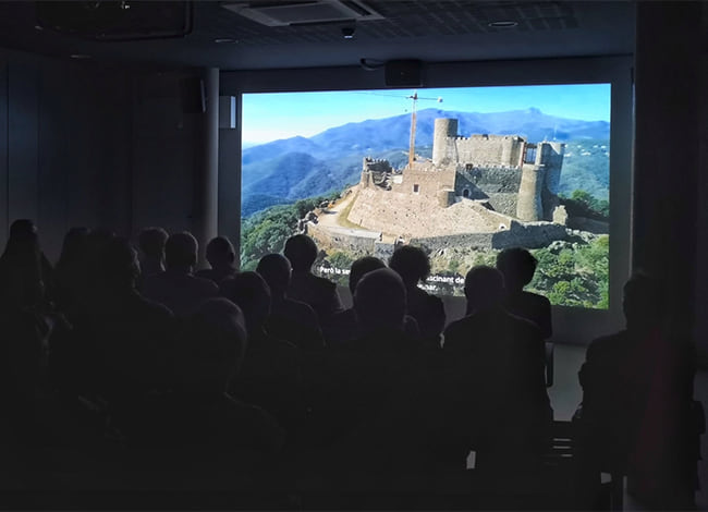 Públic visitant el primer cap de setmana a la nova sala. Autor: MEMGA