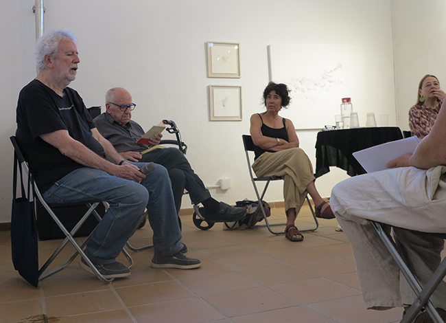 Alguns dels participants en la taula rodona, amb Feliu Formosa. Autoria: La Pahissa del Marquet