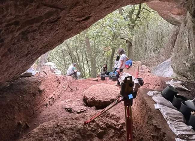 Les excavacions a la cova del Triangle. Autor: IPHES