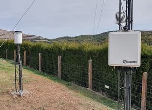 Detall de l'estació meteorològica instal·lada a<br />l'Oficina del Parc Natural. Autor: Meteoguilleries