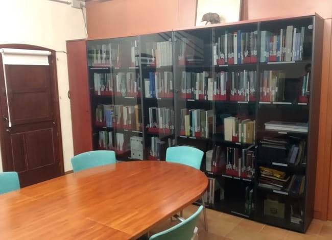 Part de la biblioteca catalogada a La Mata.<br />Autor: Vidimus