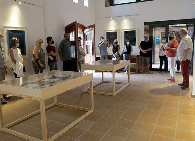 Inauguració de l'exposició, amb Jordi Aligué a la dreta de tot. Autora: Anna Bellvehí