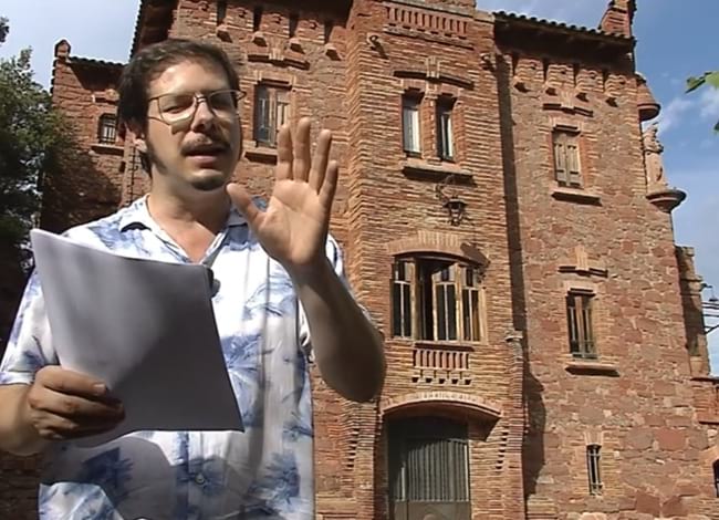 Josep Pedrals llegint Joan Perucho al Marquet de les Roques, en el marc del cicle Poesia als parcs. Autor: XPN