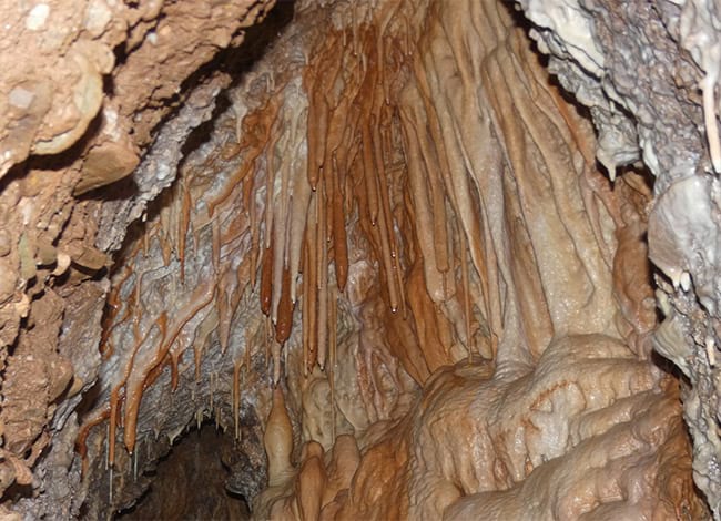 Interior de l'avenc de les Rovires, a Matadepera. Autor: Jordi Guillemot