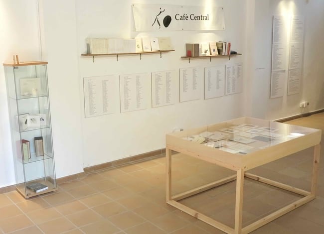 L'exposició sobre Cafè Central es clourà amb un recital de poetes d'aquest segell editorial. Autora: Ester Xargay