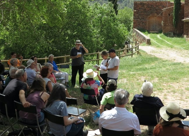 Recital de poetes Cafè Central, a l'era de la Pahissa del Marquet. Autora: Ester Xargay