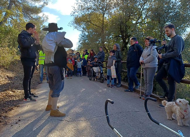 Participants a la ruta inclusiva 'Emboscada', durant la festa. Autor: XPN